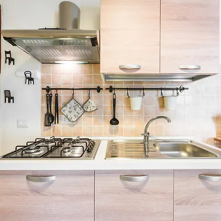 Red - Youtown Apartment *